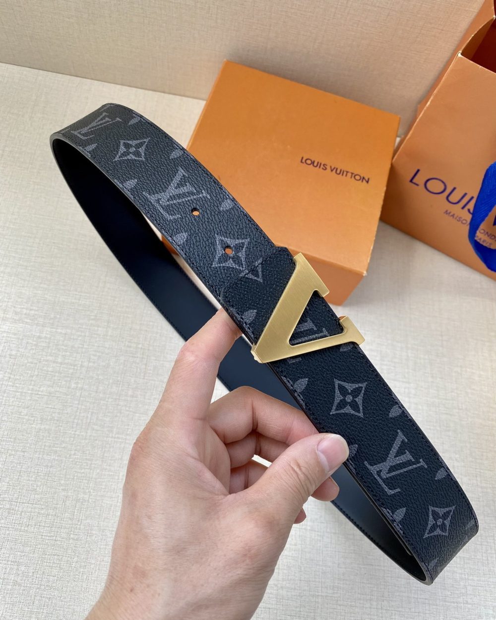 1:1 Replica Louis Vuitton Iconic Reversible LV Belt Black LV Women Belt