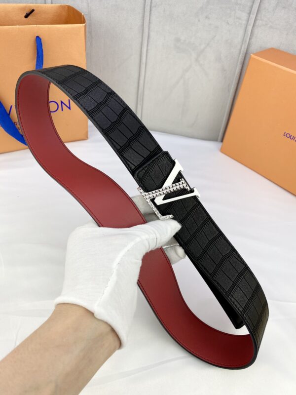 1:1 Replica Louis Vuitton Iconic Reversible LV Belt Black LV Women Belt