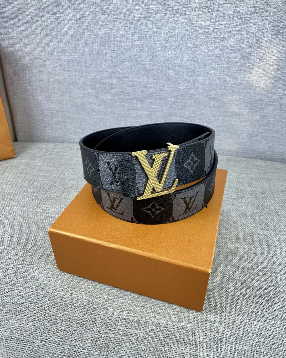 1:1 Replica Louis Vuitton Iconic Reversible LV Belt Black LV Women Belt