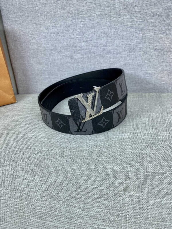 1:1 Replica Louis Vuitton Iconic Reversible LV Belt Black LV Women Belt