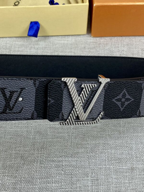 1:1 Replica Louis Vuitton Iconic Reversible LV Belt Black LV Women Belt