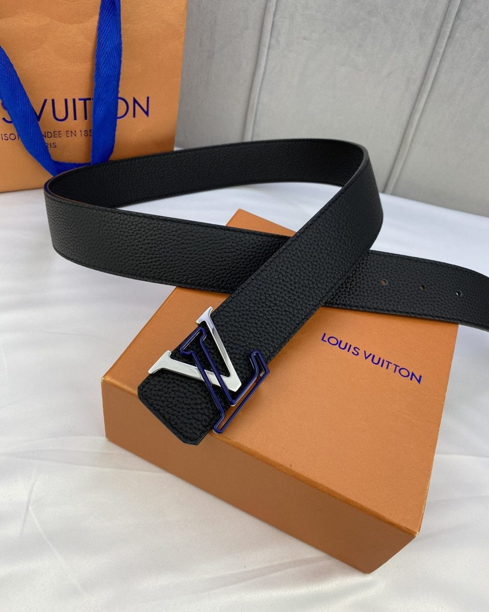 1:1 Replica Louis Vuitton Iconic Reversible LV Belt Black LV Women Belt