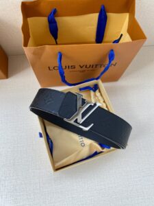 1:1 Replica Louis Vuitton Iconic Reversible LV Belt Black LV Women Belt