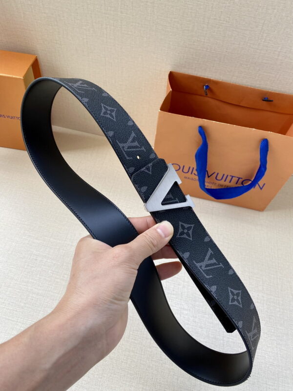 1:1 Replica Louis Vuitton Iconic Reversible LV Belt Black LV Women Belt