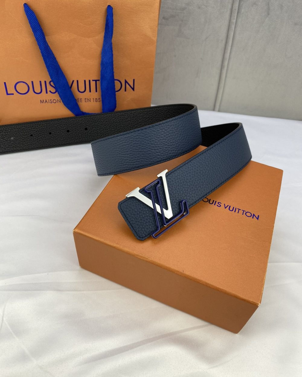 1:1 Replica Louis Vuitton Iconic Reversible LV Belt Black LV Women Belt