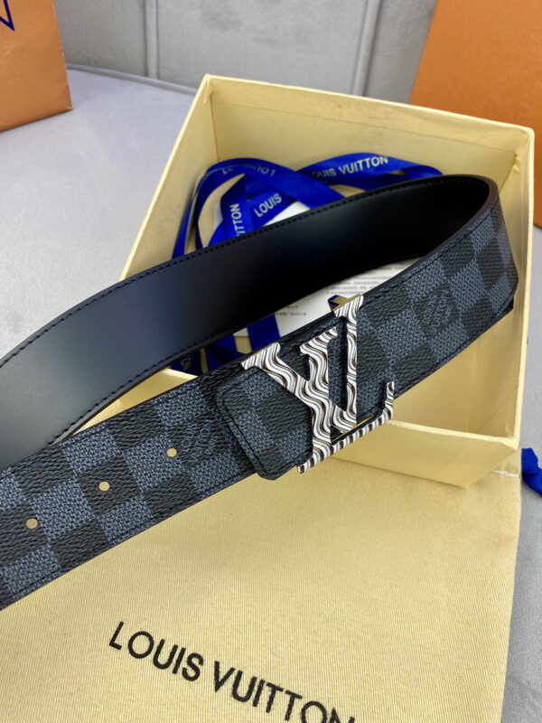 1:1 Replica Louis Vuitton Iconic Reversible LV Belt Black LV Women Belt
