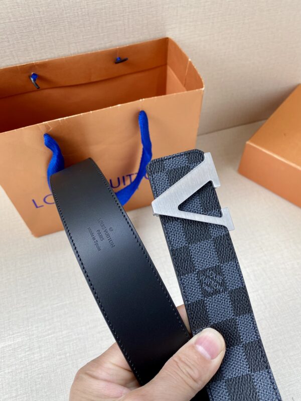 1:1 Replica Louis Vuitton Iconic Reversible LV Belt Black LV Women Belt