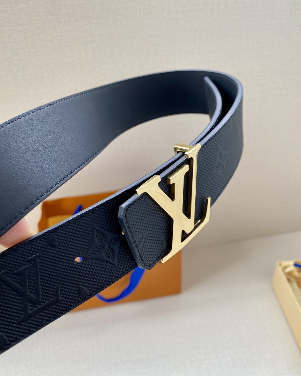 1:1 Replica Louis Vuitton Iconic Reversible LV Belt Black LV Women Belt