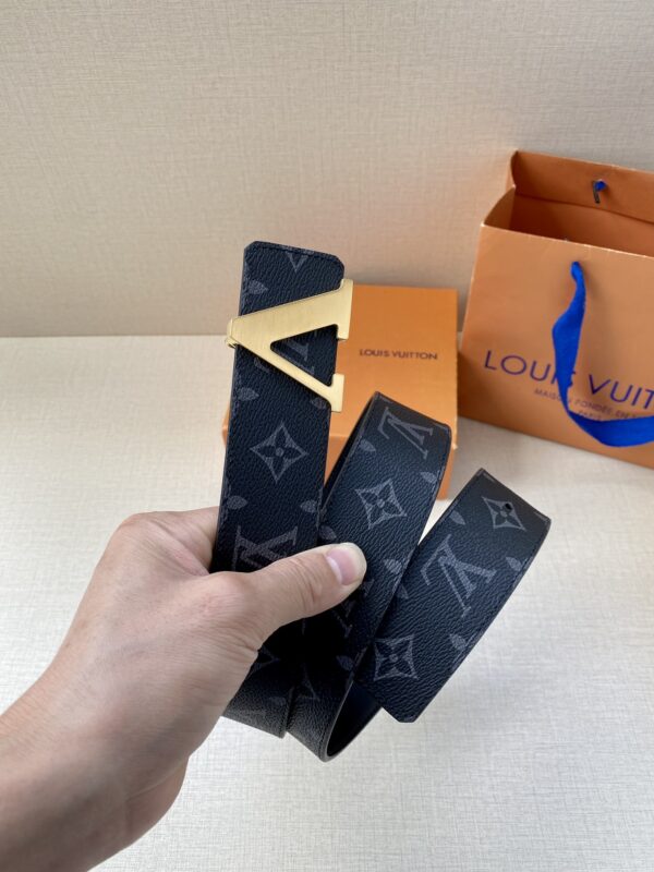 1:1 Replica Louis Vuitton Iconic Reversible LV Belt Black LV Women Belt
