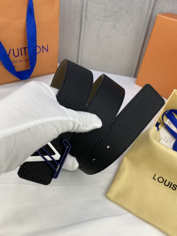1:1 Replica Louis Vuitton Iconic Reversible LV Belt Black LV Women Belt