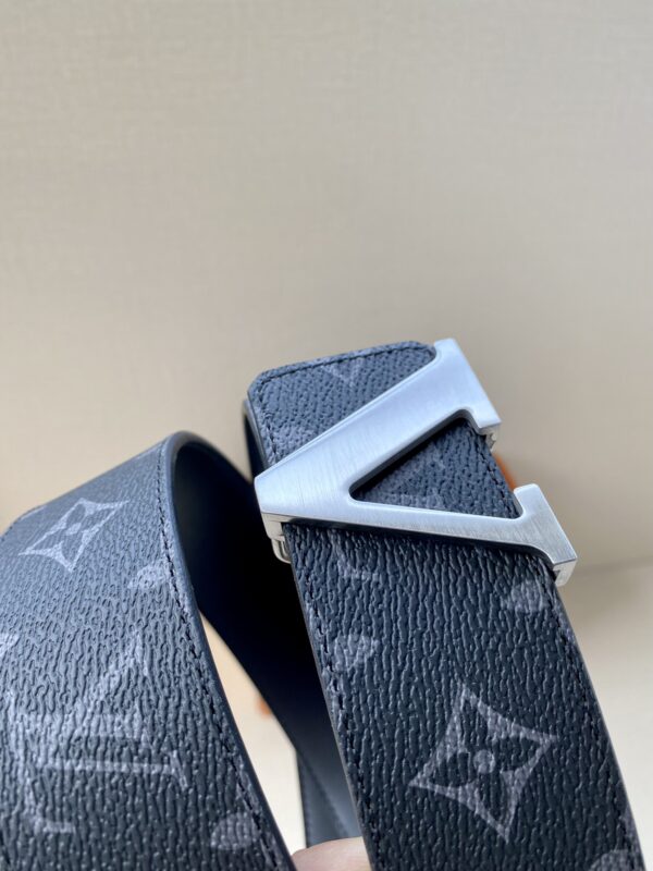 1:1 Replica Louis Vuitton Iconic Reversible LV Belt Black LV Women Belt