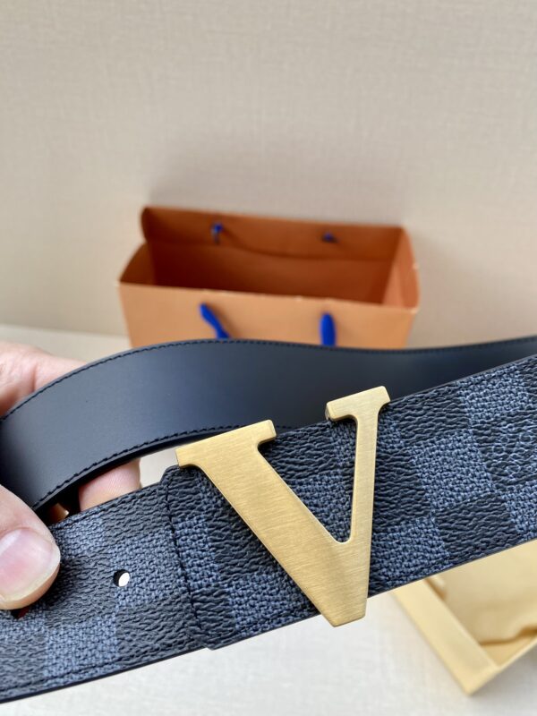 1:1 Replica Louis Vuitton Iconic Reversible LV Belt Black LV Women Belt