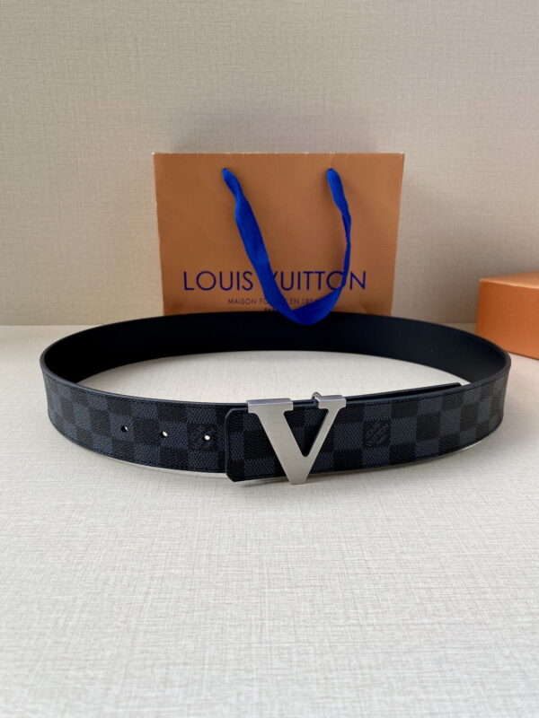 1:1 Replica Louis Vuitton Iconic Reversible LV Belt Black LV Women Belt