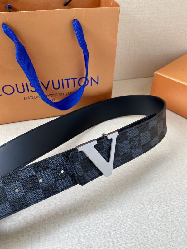 1:1 Replica Louis Vuitton Iconic Reversible LV Belt Black LV Women Belt