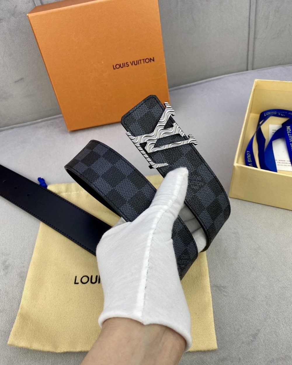 1:1 Replica Louis Vuitton Iconic Reversible LV Belt Black LV Women Belt