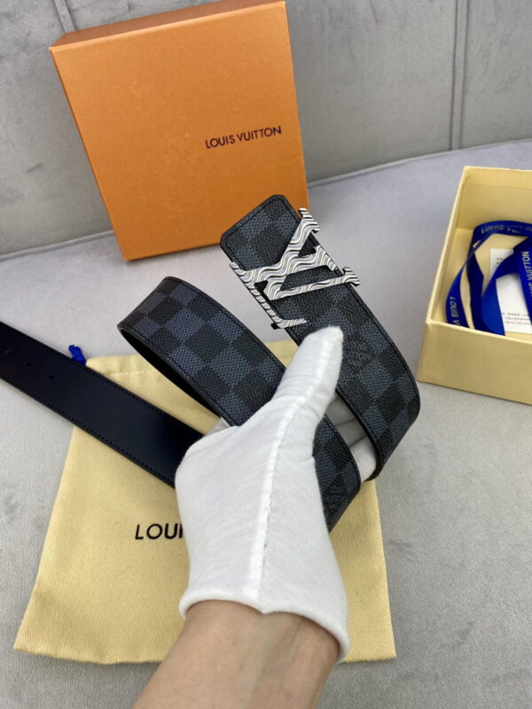 1:1 Replica Louis Vuitton Iconic Reversible LV Belt Black LV Women Belt