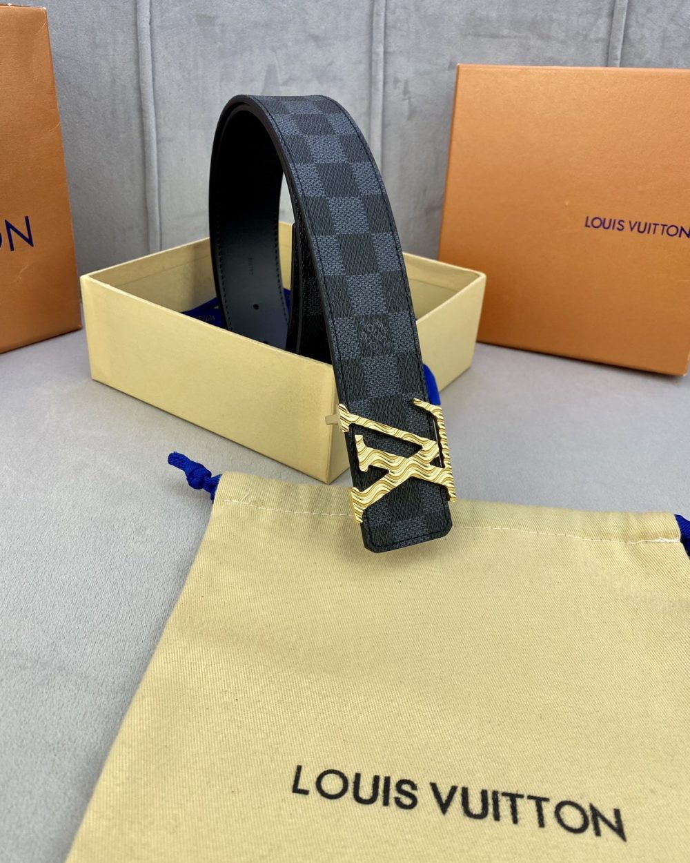 1:1 Replica Louis Vuitton Iconic Reversible LV Belt Black LV Women Belt