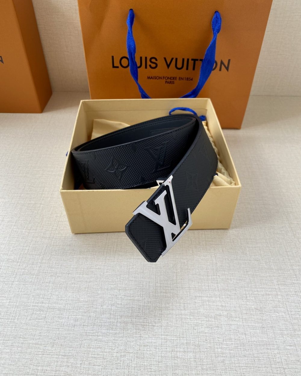 1:1 Replica Louis Vuitton Iconic Reversible LV Belt Black LV Women Belt