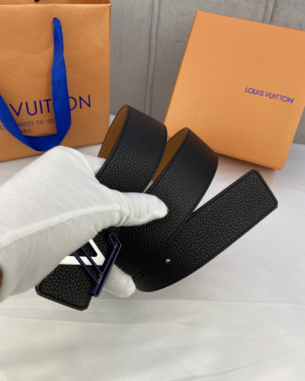 1:1 Replica Louis Vuitton Iconic Reversible LV Belt Black LV Women Belt