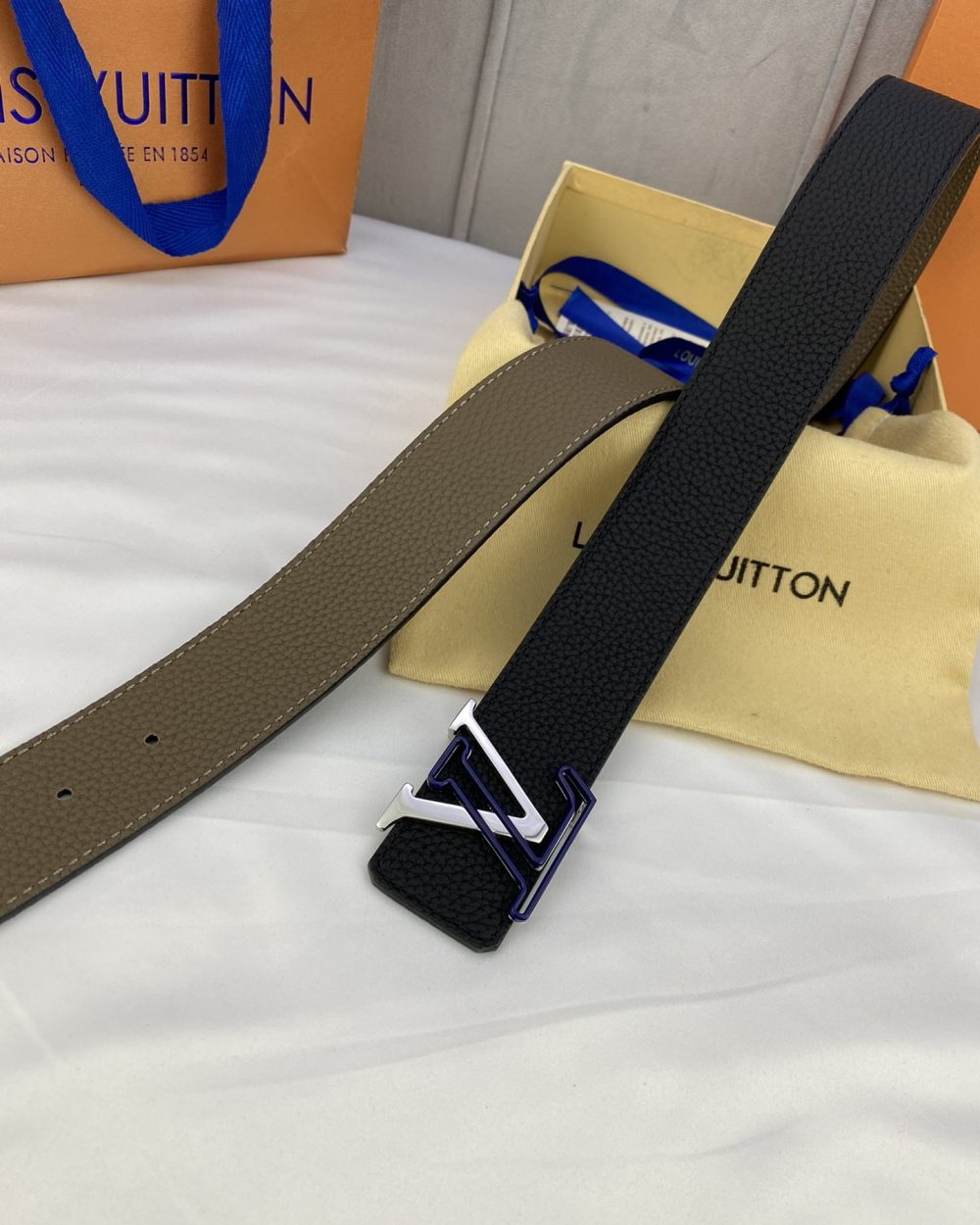 1:1 Replica Louis Vuitton Iconic Reversible LV Belt Black LV Women Belt