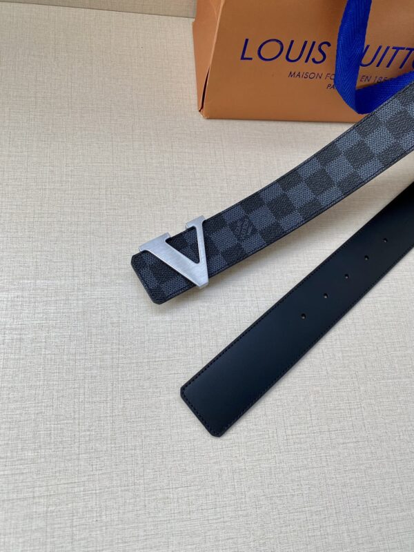 1:1 Replica Louis Vuitton Iconic Reversible LV Belt Black LV Women Belt