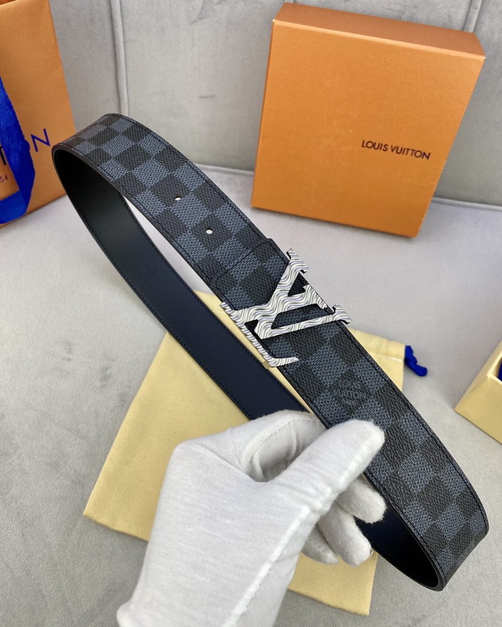 1:1 Replica Louis Vuitton Iconic Reversible LV Belt Black LV Women Belt