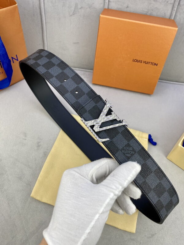 1:1 Replica Louis Vuitton Iconic Reversible LV Belt Black LV Women Belt