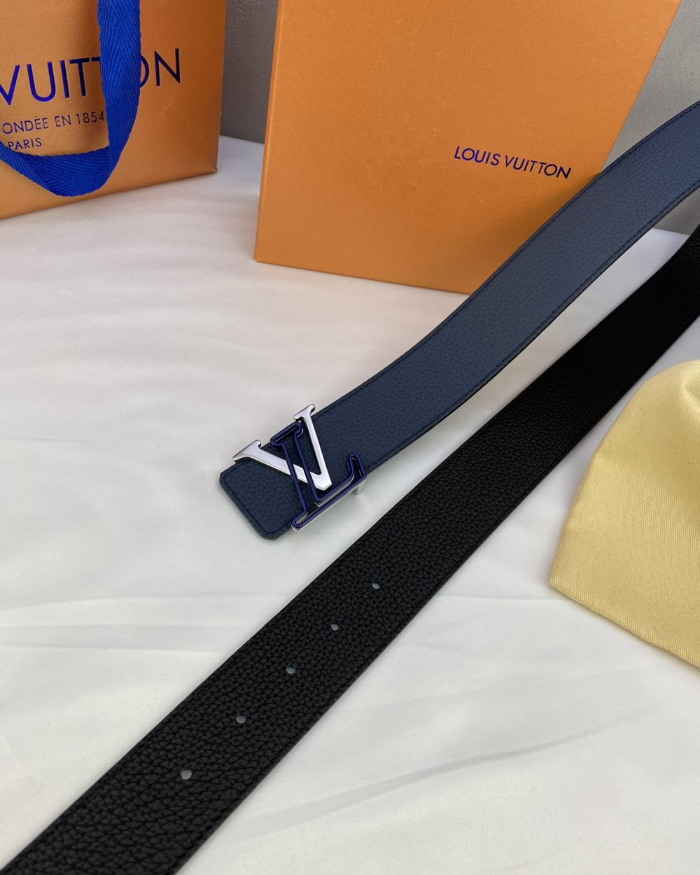1:1 Replica Louis Vuitton Iconic Reversible LV Belt Black LV Women Belt