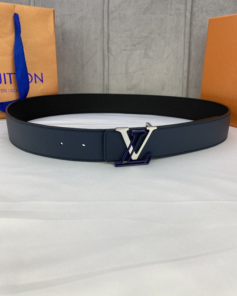 1:1 Replica Louis Vuitton Iconic Reversible LV Belt Black LV Women Belt