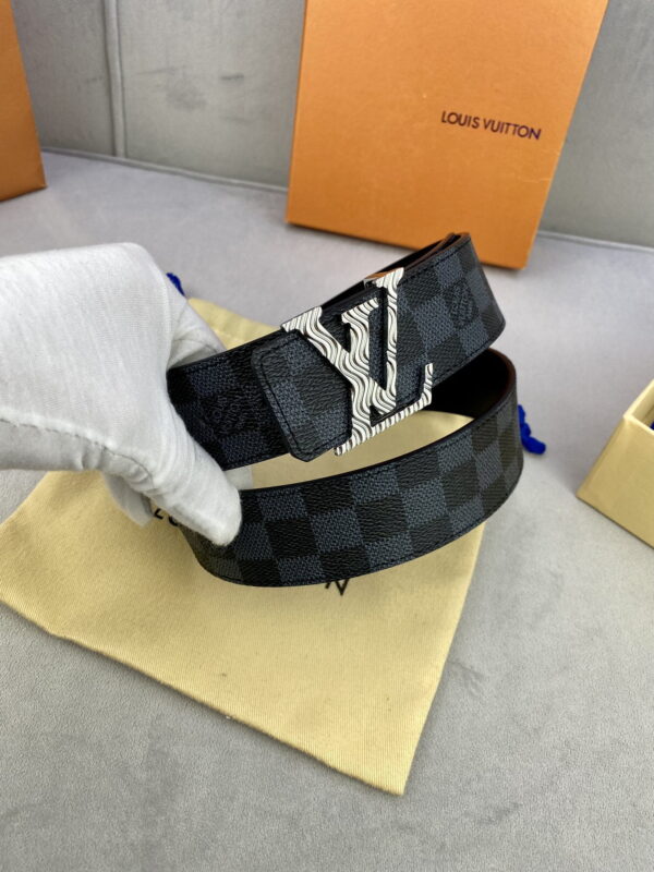 1:1 Replica Louis Vuitton Iconic Reversible LV Belt Black LV Women Belt