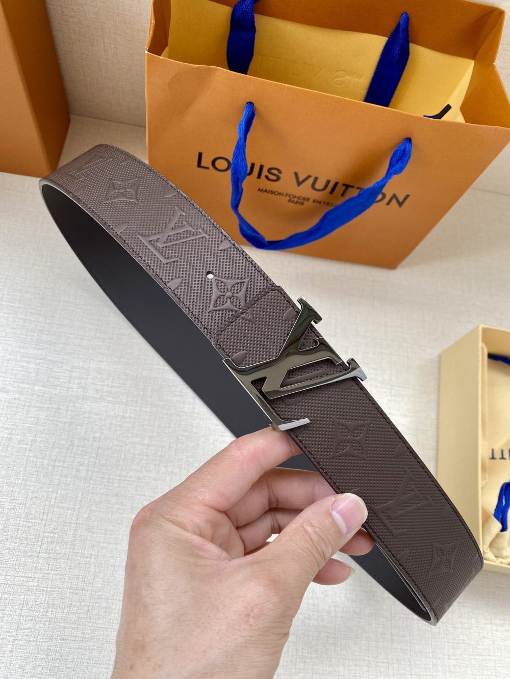 1:1 Replica Louis Vuitton Iconic Reversible LV Belt Brown LV Women Belt - Image 3