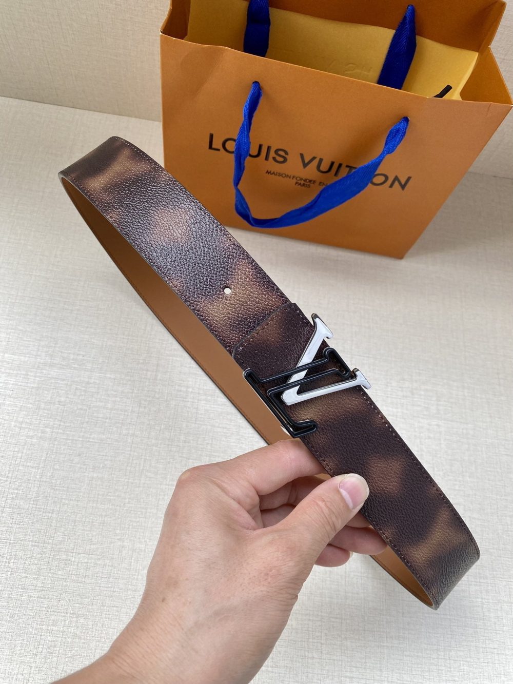 1:1 Replica Louis Vuitton Iconic Reversible LV Belt Brown LV Women Belt - Image 2