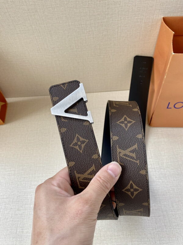 1:1 Replica Louis Vuitton Iconic Reversible LV Belt Brown LV Women Belt