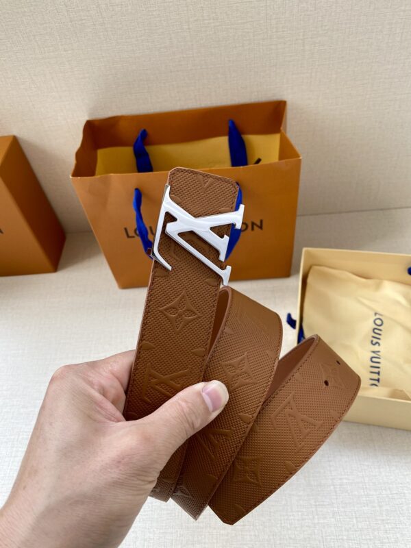1:1 Replica Louis Vuitton Iconic Reversible LV Belt Brown LV Women Belt