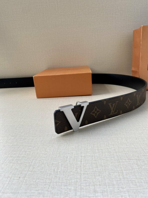1:1 Replica Louis Vuitton Iconic Reversible LV Belt Brown LV Women Belt