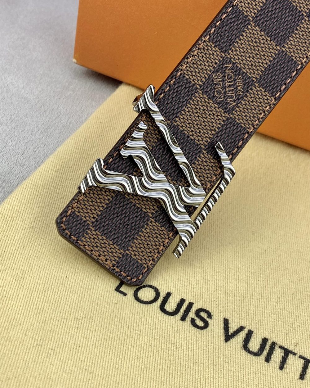 1:1 Replica Louis Vuitton Iconic Reversible LV Belt Brown LV Women Belt