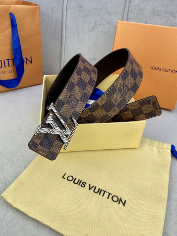 1:1 Replica Louis Vuitton Iconic Reversible LV Belt Brown LV Women Belt