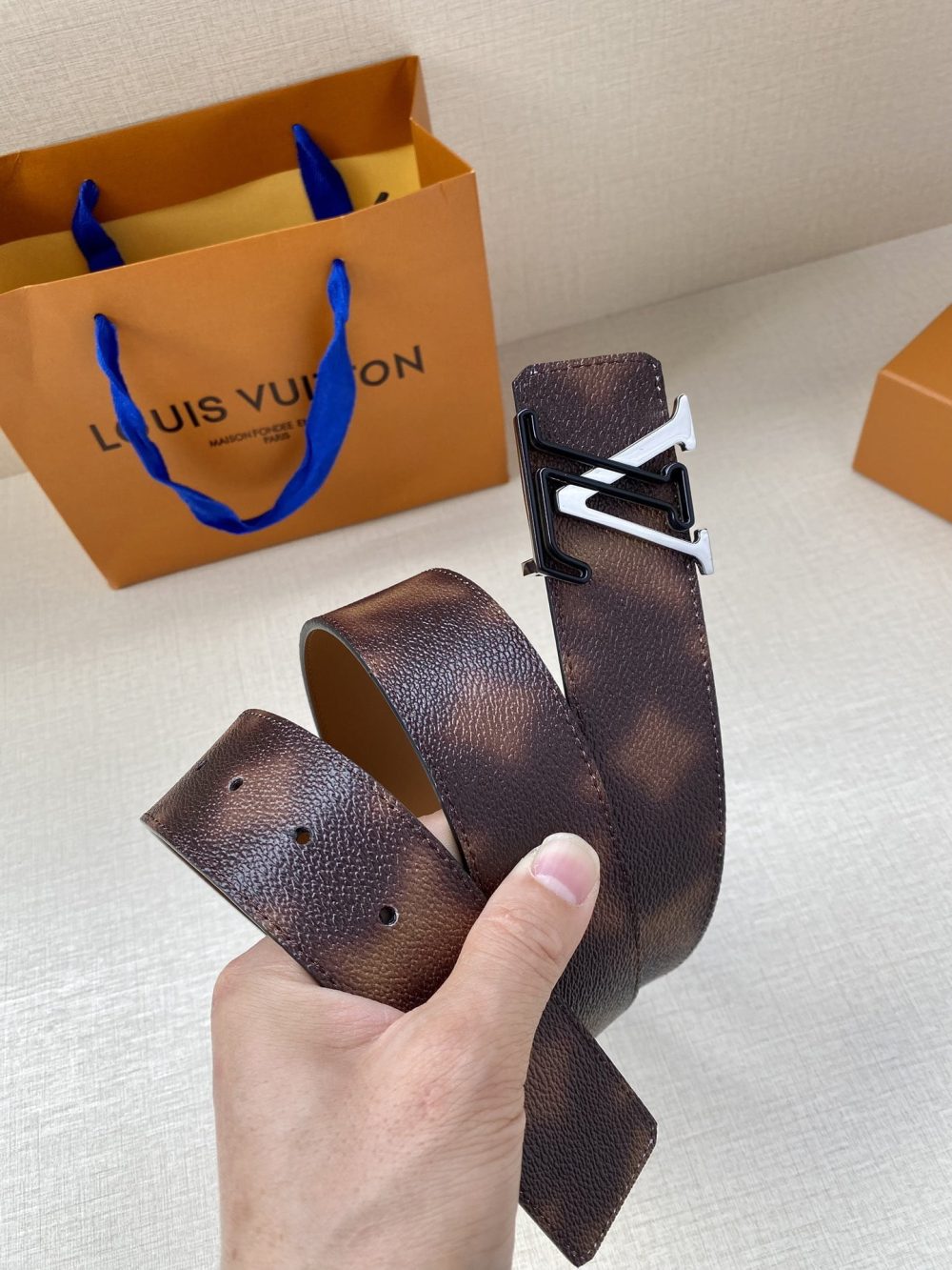 1:1 Replica Louis Vuitton Iconic Reversible LV Belt Brown LV Women Belt - Image 4