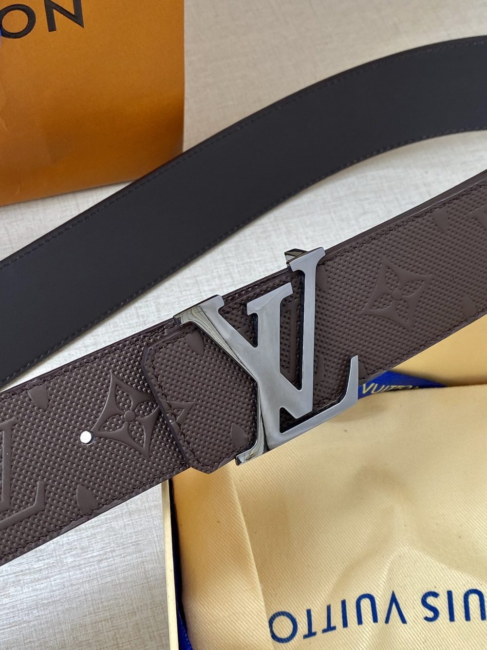 1:1 Replica Louis Vuitton Iconic Reversible LV Belt Brown LV Women Belt - Image 4