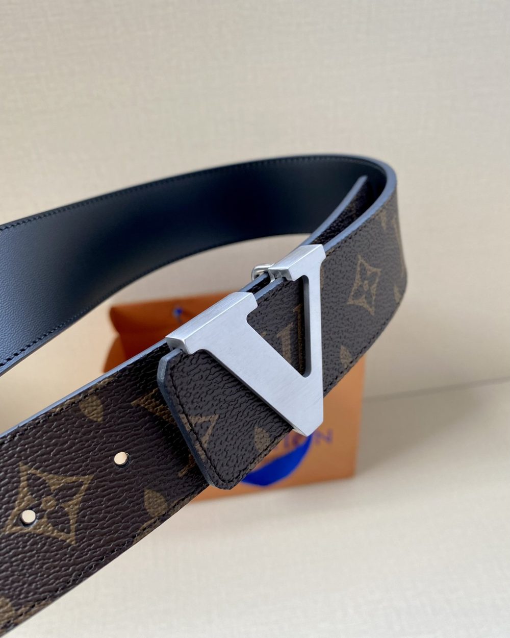 1:1 Replica Louis Vuitton Iconic Reversible LV Belt Brown LV Women Belt