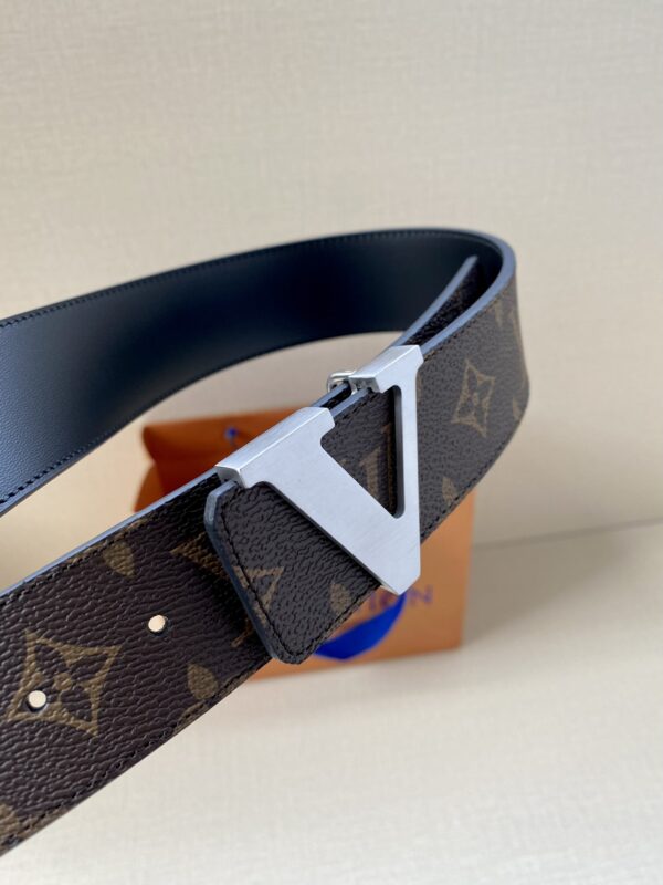 1:1 Replica Louis Vuitton Iconic Reversible LV Belt Brown LV Women Belt