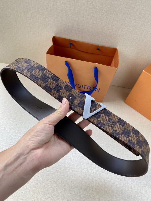 1:1 Replica Louis Vuitton Iconic Reversible LV Belt Brown LV Women Belt