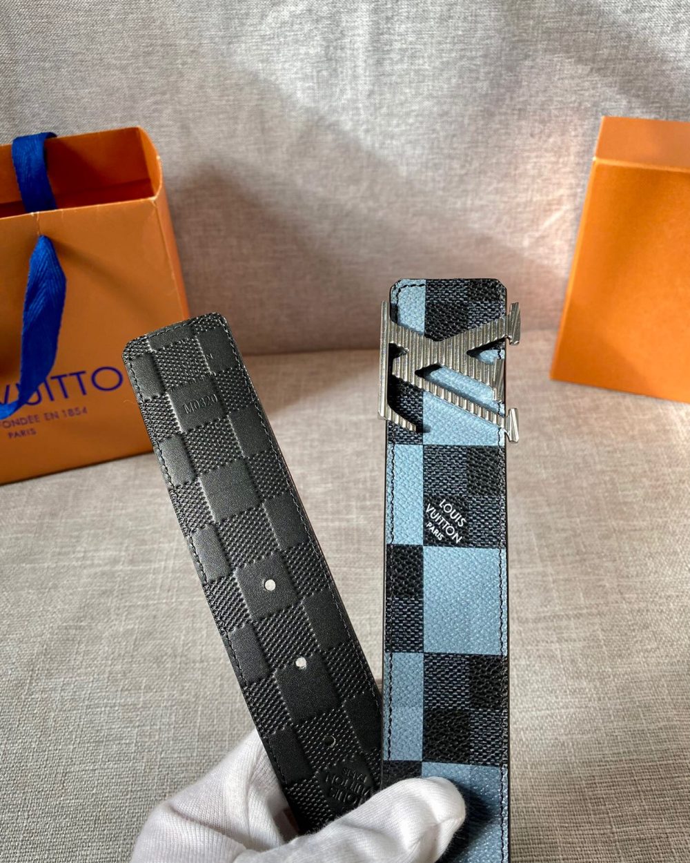 1:1 Replica Louis Vuitton Initiales Reversible LV Belt Damier Graphite Giant Blue LV Women Belt