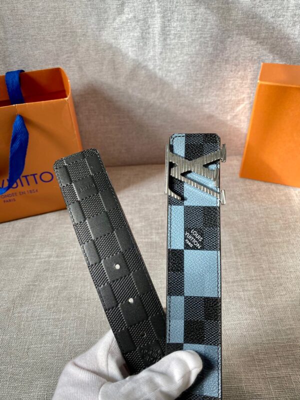 1:1 Replica Louis Vuitton Initiales Reversible LV Belt Damier Graphite Giant Blue LV Women Belt