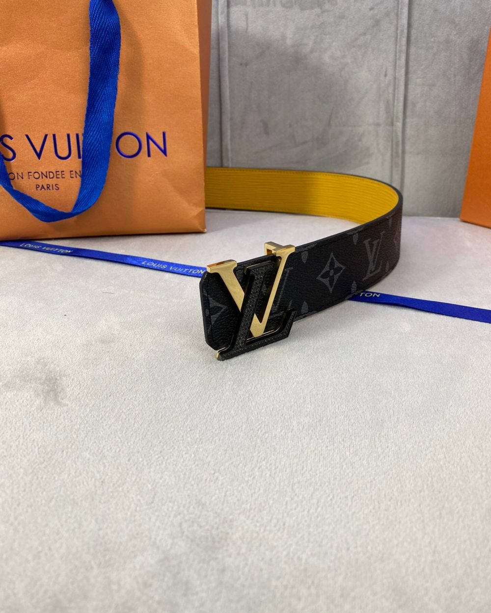 1:1 Replica Louis Vuitton Initiales Reversible LV Belt Monogram Eclipse Monogram with Black/Gold Toned Hardware LV Women Belt