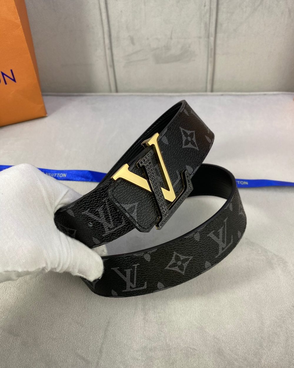 1:1 Replica Louis Vuitton Initiales Reversible LV Belt Monogram Eclipse with Black/Gold Toned Hardware LV Women Belt