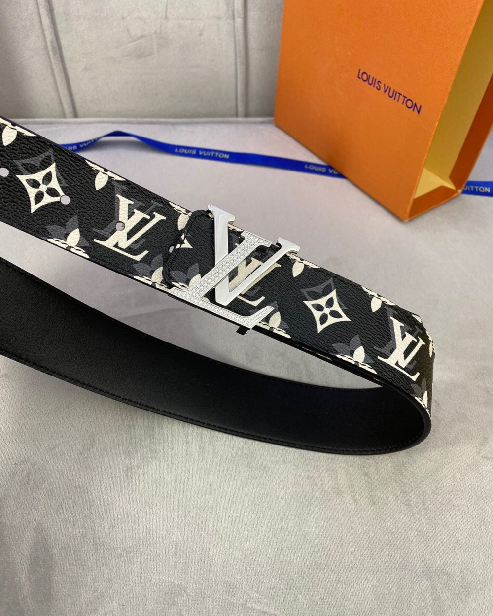 1:1 Replica Louis Vuitton Initiales Reversible LV Belt Monogram with Black Toned Hardware LV Women Belt