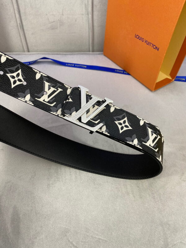 1:1 Replica Louis Vuitton Initiales Reversible LV Belt Monogram with Black Toned Hardware LV Women Belt