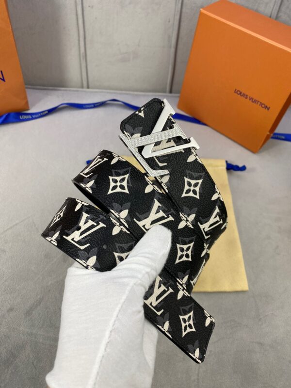 1:1 Replica Louis Vuitton Initiales Reversible LV Belt Monogram with Black Toned Hardware LV Women Belt