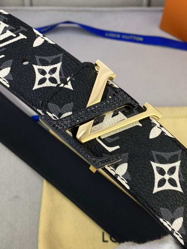1:1 Replica Louis Vuitton Initiales Reversible LV Belt Monogram with Black/Gold Toned Hardware LV Women Belt